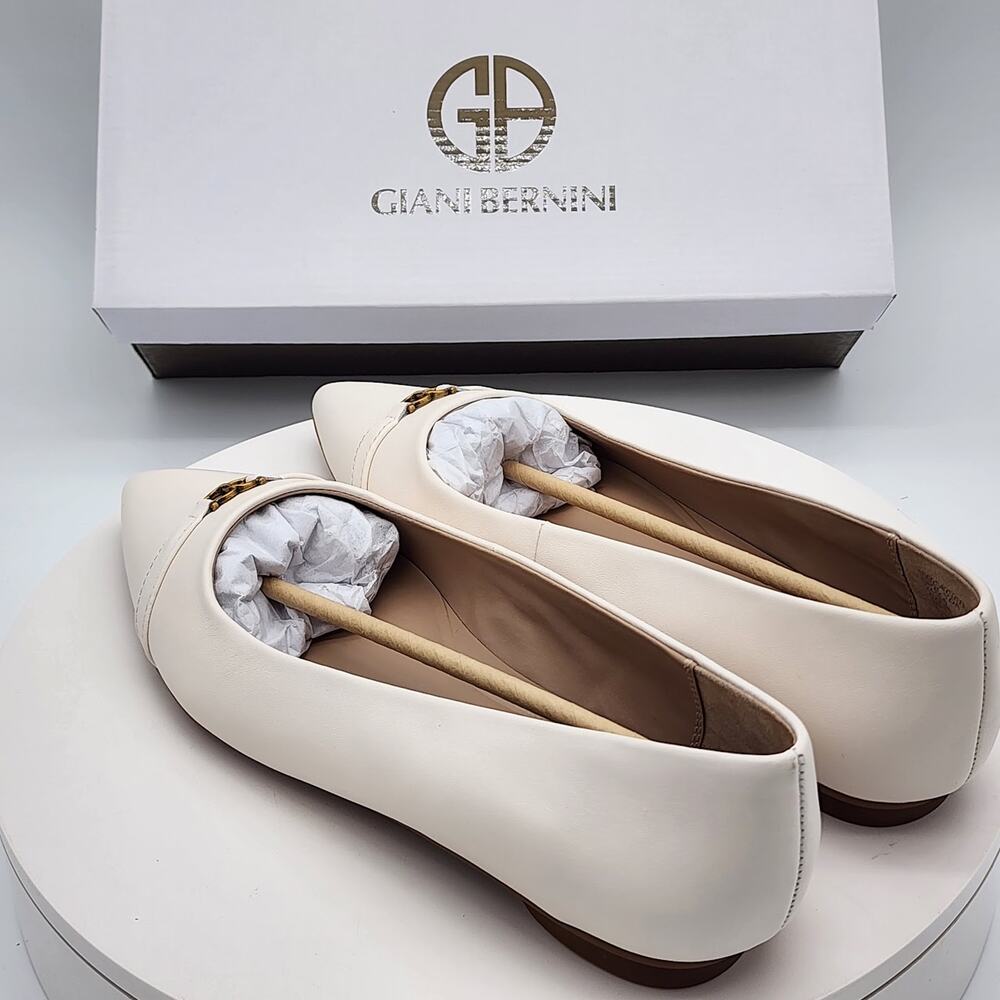 NEW - Giani Bernini Bentlley Women’s White Pointed Toe Flats Slip On Size 10 M - Picture 3 of 8